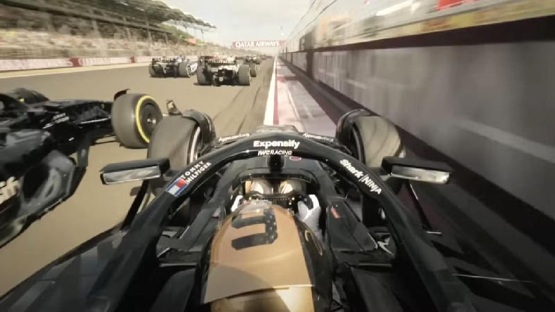 La monoplace de l'écurie fictive Apex, conçue pour le film F1, est en réalité une voiture de Formule 2 équipée de technologies empruntées à la F1. Sa fabrication a été supervisée de près par Mercedes
