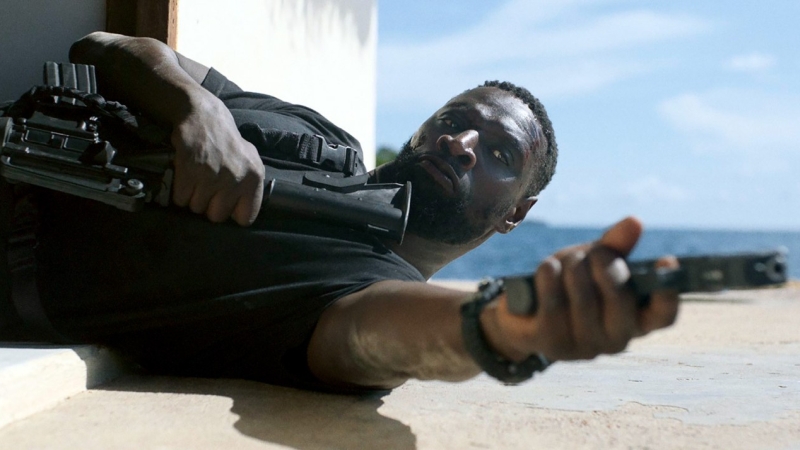 Sterling K. Brown était initialement prévu pour le rôle principal masculin, finalement joué par Omar Sy.