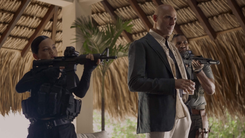 Le site Movie Insider a par erreur crédité Kerry Washington comme scénariste du film Shadow Force... l'erreur a depuis été corrigée