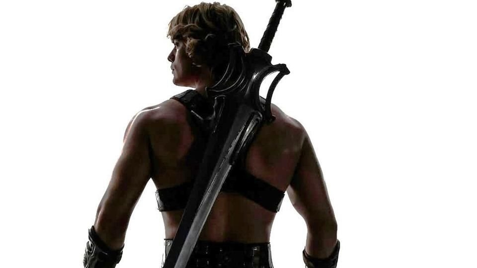 Pour incarner le Prince Adam, Nicholas Galitzine s’est soumis à un entraînement physique rigoureux, sculptant son corps à la hauteur du mythe d’Eternia