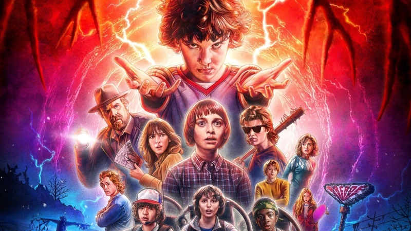 Avec sa robe rose et sa perruque blonde, Eleven (Millie Bobby Brown) rend un hommage appuyé à E.T. déguisé en petite fille dans le classique de Spielberg (1982)