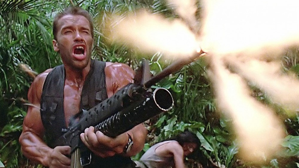 Dans le script original, Dutch Schaefer (Arnold Schwarzenegger) devait affronter le Predator en solitaire. Jugeant l’idée bancale, l’acteur obtint une réécriture : le chasseur extraterrestre ferait face à une équipe entière de commandos d’élite