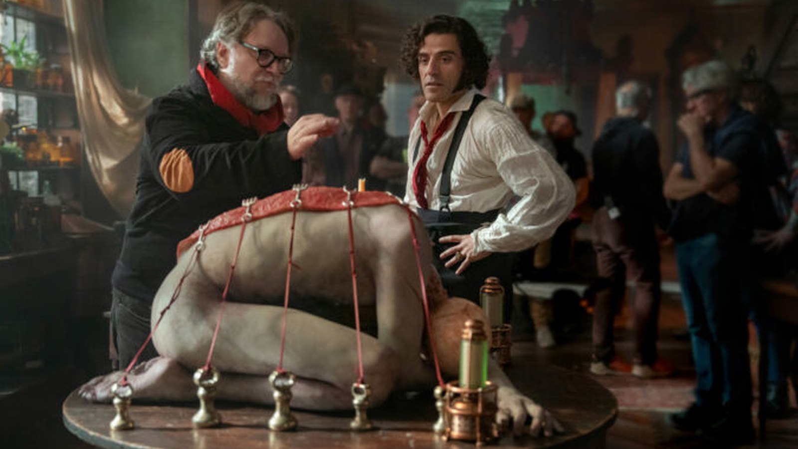 L’histoire de Frankenstein compte parmi les passions les plus anciennes de Guillermo del Toro : un projet profondément personnel où le maestro s'implique totalement !