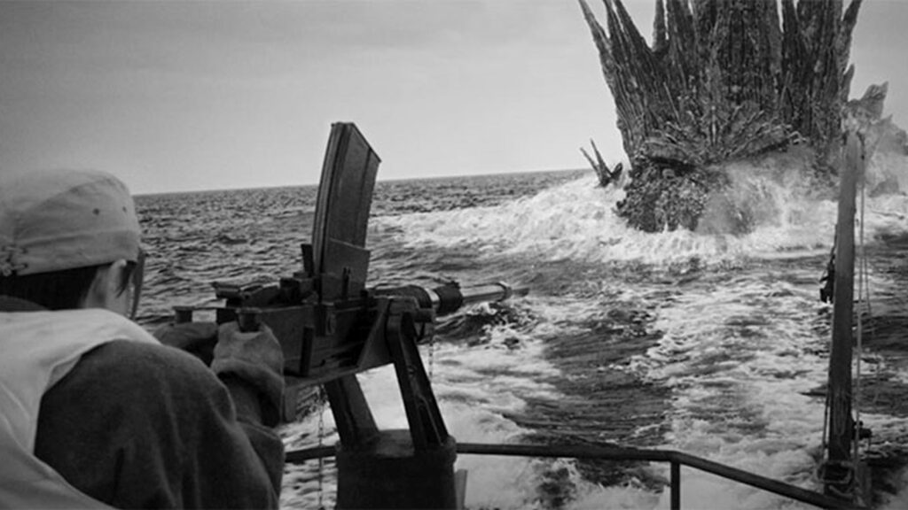 Le nom du protagoniste, Shikishima, coïncide avec celui d'un escadron qui a mené la première attaque kamikaze réussie. L'« escadron Shikishima », dirigé par le lieutenant Yukio Seki, a coulé l'USS St. Lo en 1944 © Toho