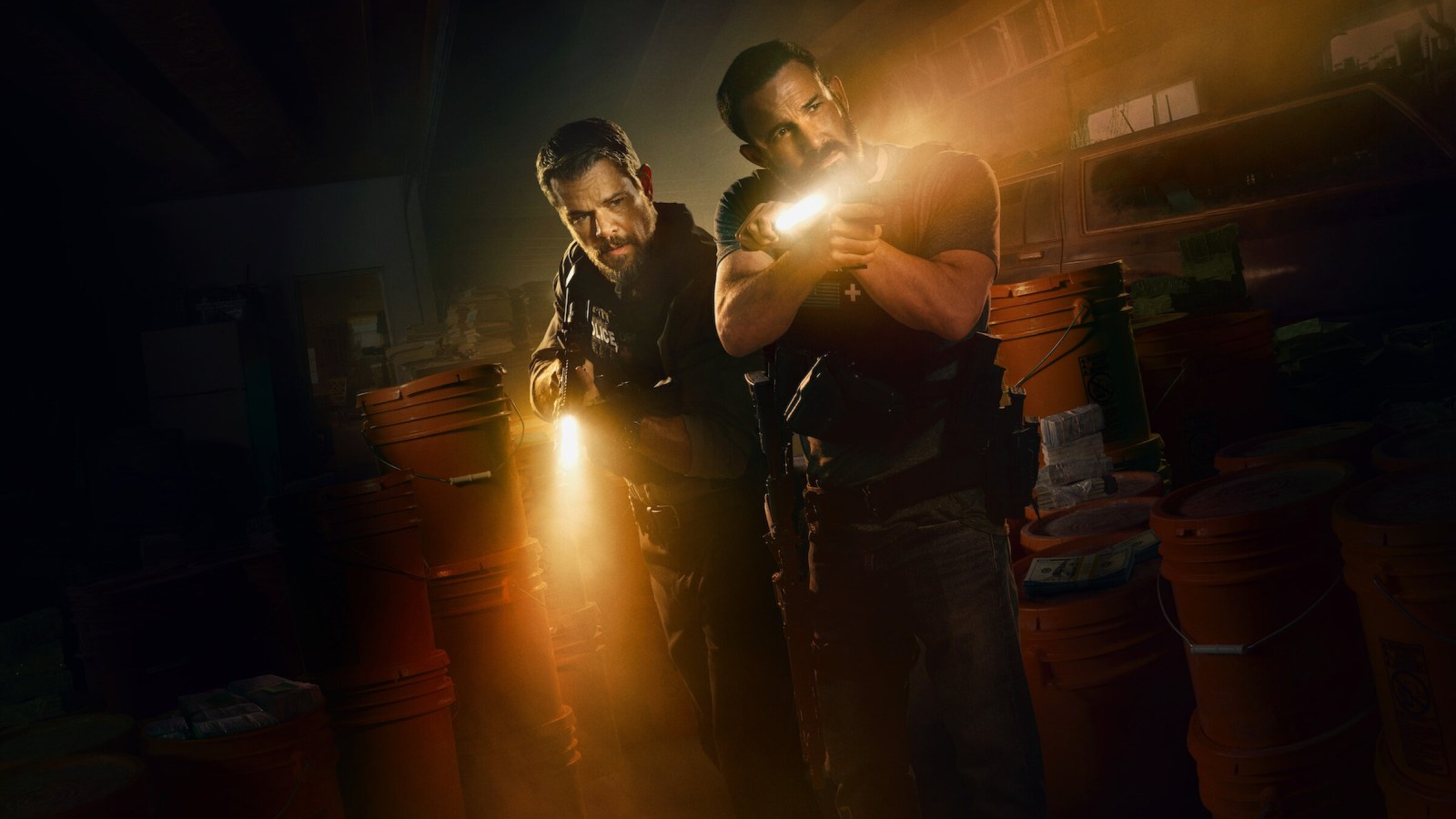 Le lieutenant Dane Dumars (Matt Damon) est inspiré du capitaine Chris Casiano, figure réelle du Miami Police Department impliquée dans l’enquête ayant servi de base au film