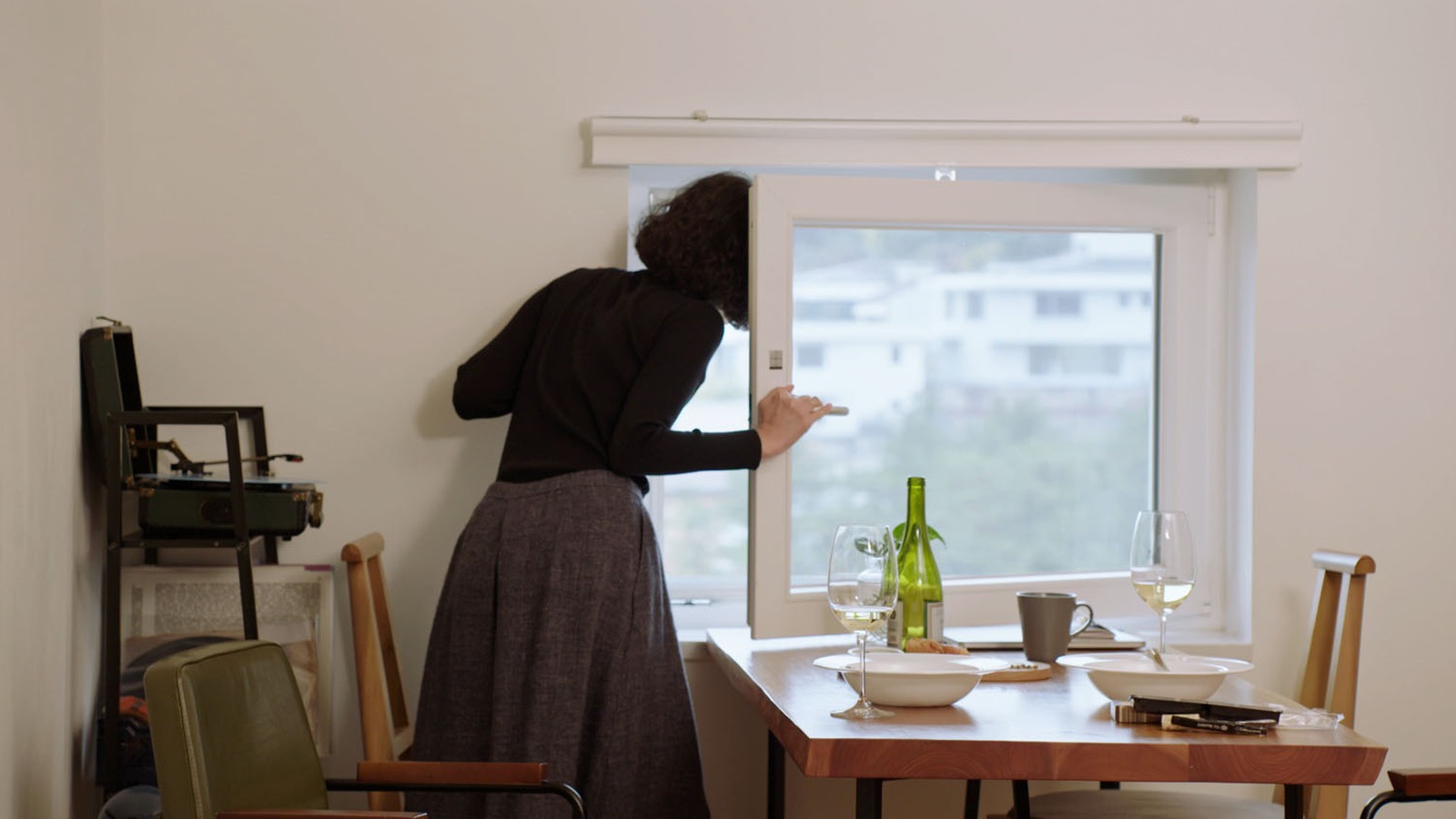 Après une référence aux peintures de Jeong Seon, le paysage évoqué par les personnages se dérobe encore au regard du spectateur tandis qu’il se révèle pleinement à Gam-hee… 
