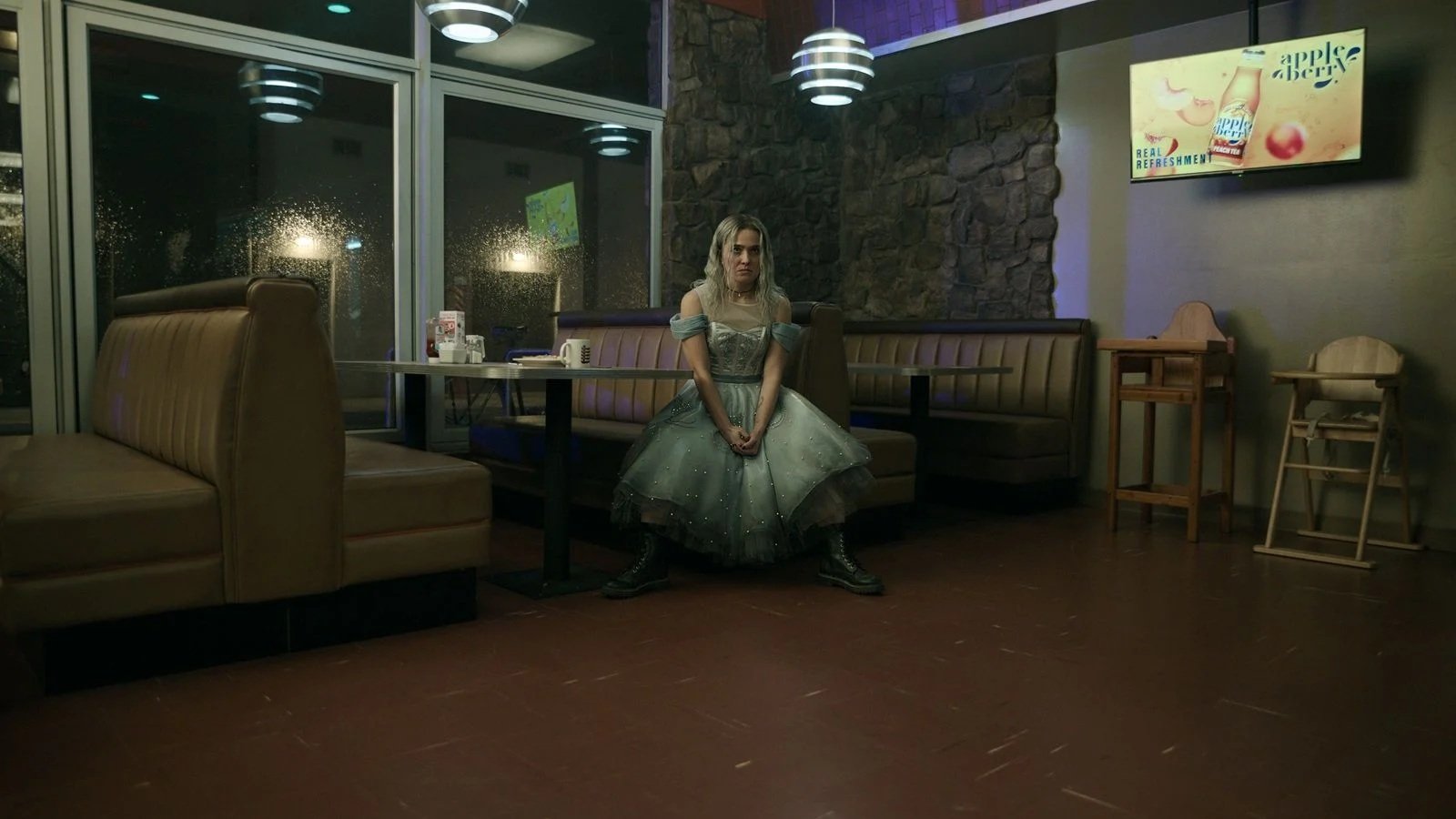 Dans le film, on peut voir Ingrid porter un t-shirt du groupe Bad Religion. Gore Verbinski a réalisé plusieurs clips pour le groupe