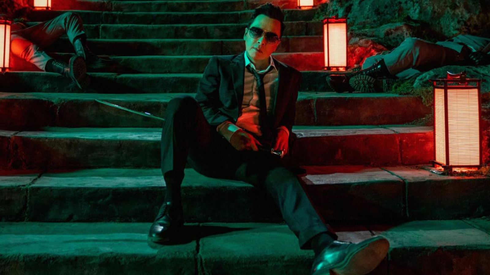 Dans John Wick, l'indicatif d'appel de la station de radio s'écrit « wuxia ». Le Wuxia est un genre d'histoires mettant en scène des héros des arts martiaux chinois