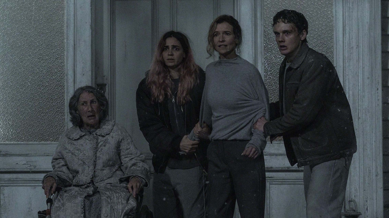 Polly, la grand-mère de la famille, dont la transformation en Deadite offre au film un humour aussi tordu que réjouissant. Pour lui donner vie, Sébastien Vaniček a fait appel à Maude, pourtant bien plus jeune que son personnage. Une nécessité notamment pour les mouvements et les cascades : « Maude était disponible à 100 % pour ce genre de choses. Elle se maquillait cinq ou six heures par jour pour devenir une grand-mère de 90 ans, mais son corps bouge vite. »